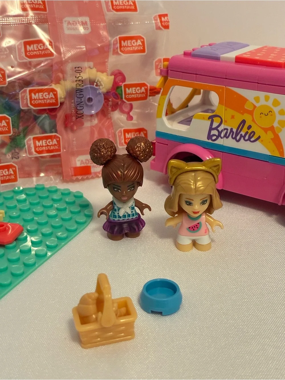 MEGA Barbie Building Set Adventure Dreamcamper GWR35